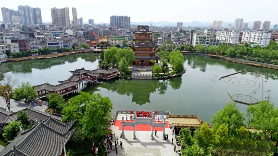 羅平縣太液湖(hú)公園湖(hú)心閣