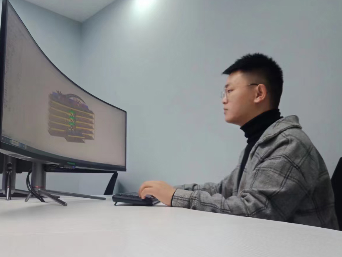 包崇鈴（助理(lǐ)工程師(shī)）